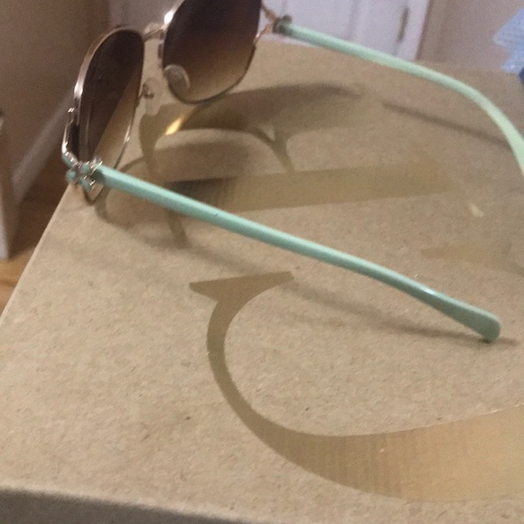 Sun glasses - Picture 2 of 3